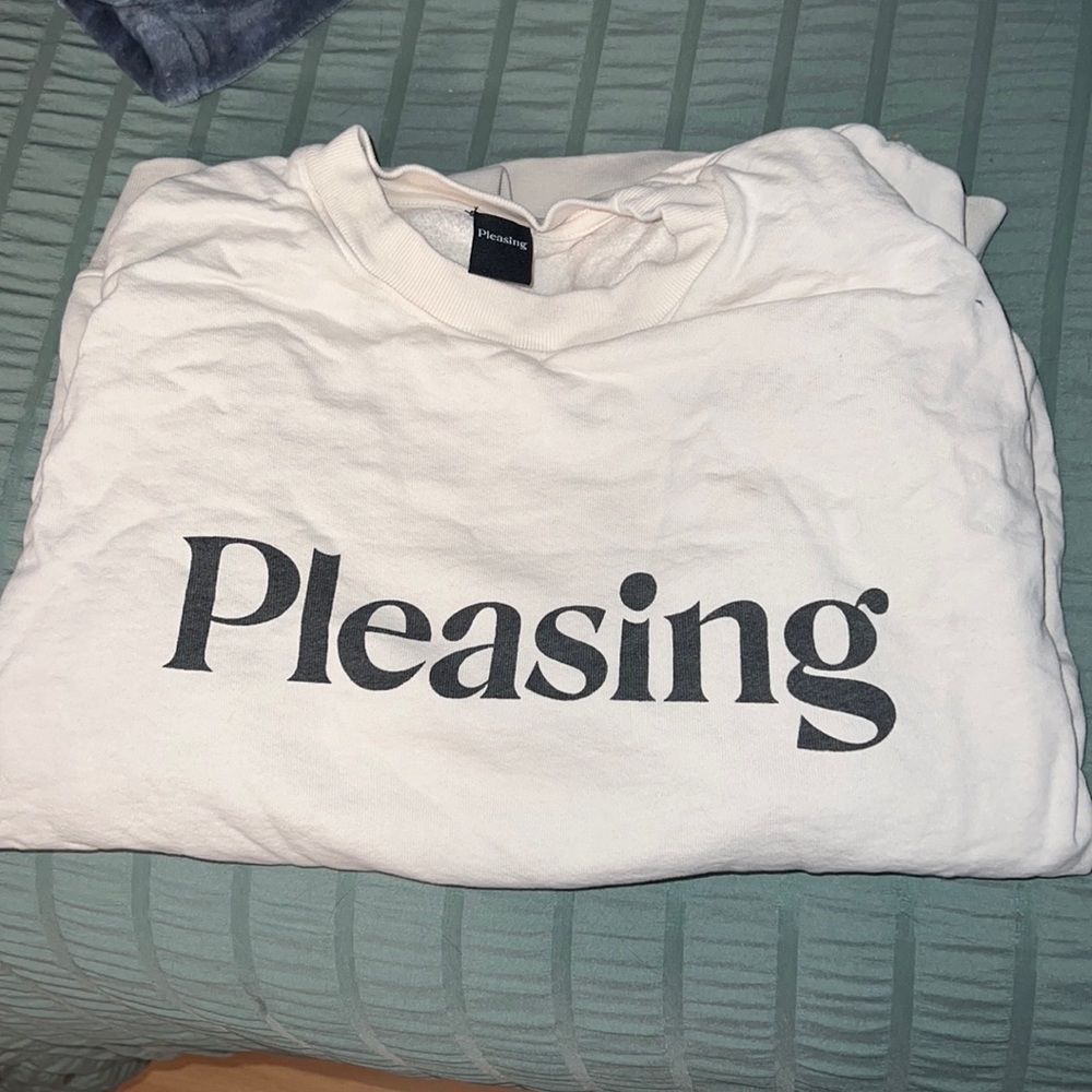 Authentic cream Pleasing crewneck medium